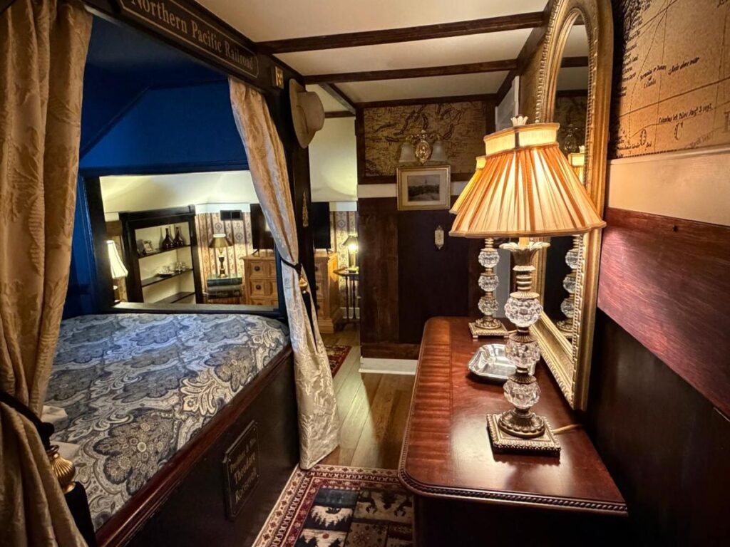 A Williamsburg White House Inn - Image 5