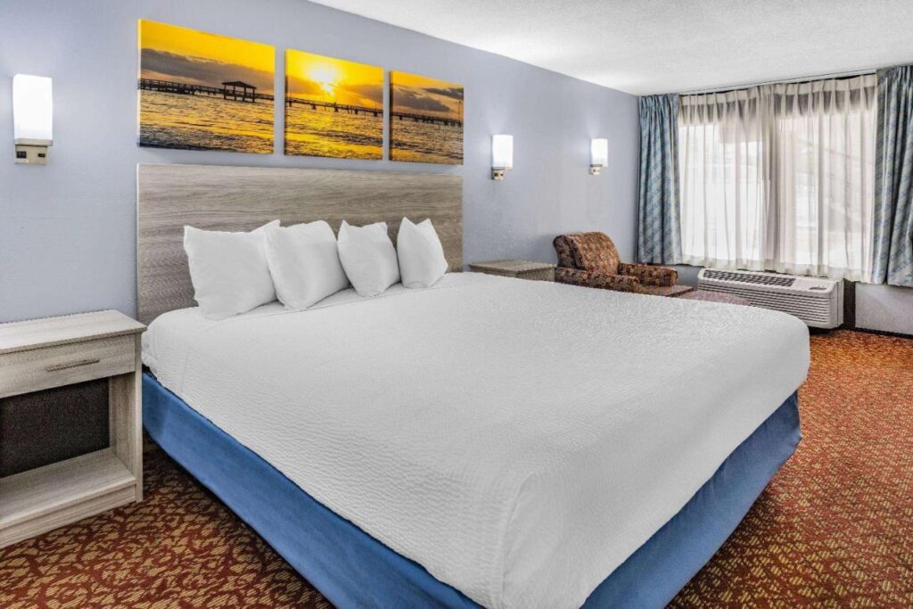 Days Inn & Suites by Wyndham Colonial - Image 3