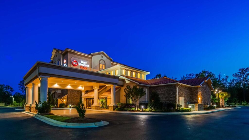 Best Western PLUS Westgate Inn and Suites - Image 1