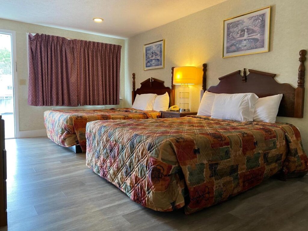 Economy Lodge 682 Main St Sturbridge - Image 3