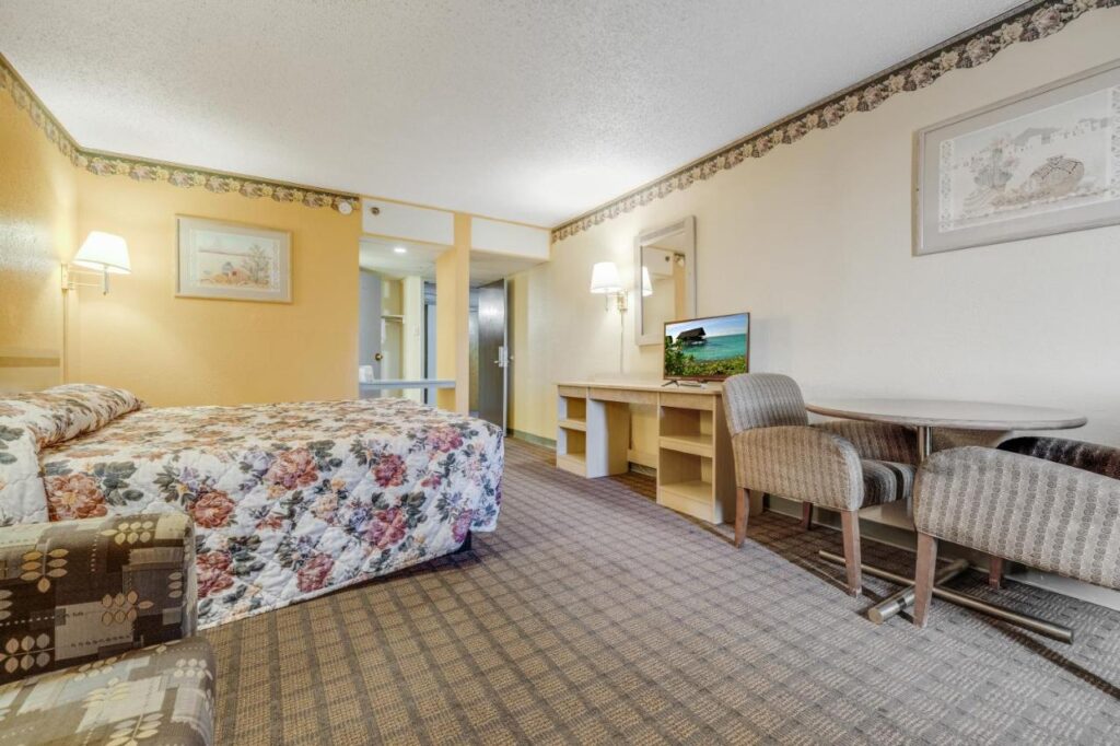 Camelot Inn - Image 3
