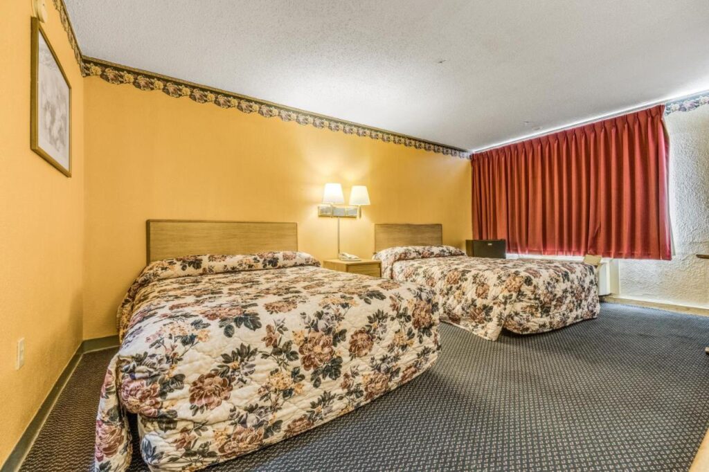 Camelot Inn - Image 4