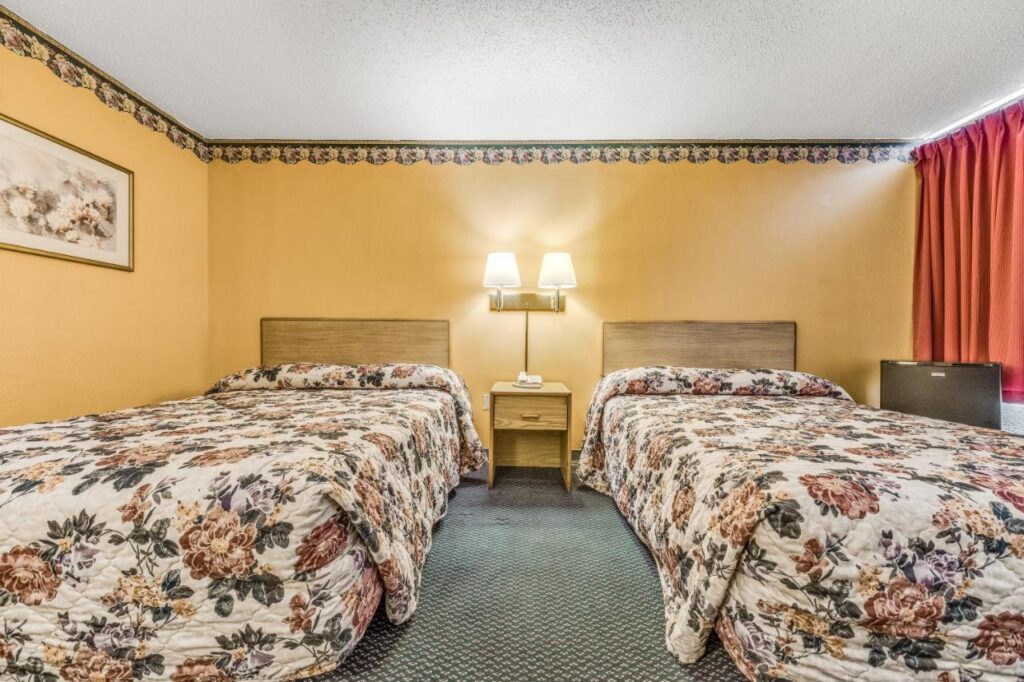 Camelot Inn - Image 5