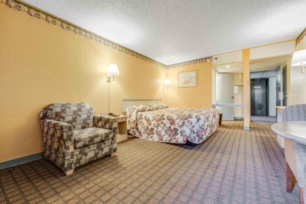 Camelot Inn - Image 6