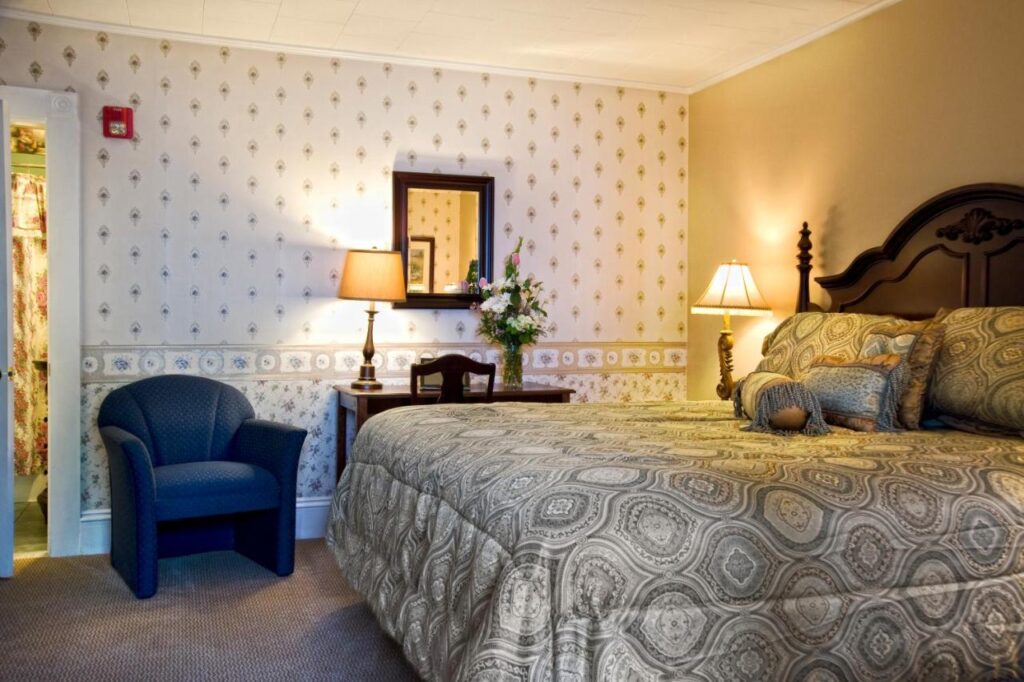 Bar Harbor Manor - Image 3