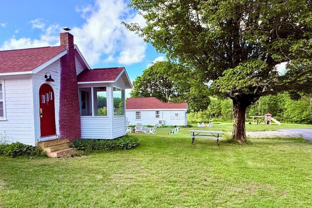Eden Village Motel and Cottages - Image 5
