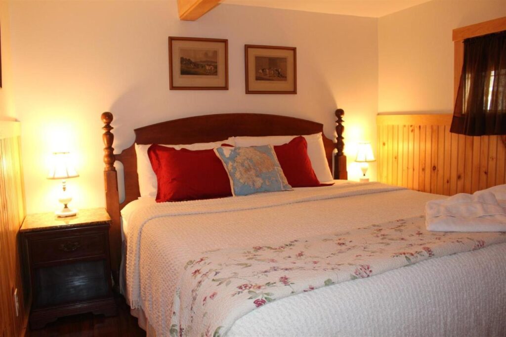 Hinckleys Dreamwood Cottages - Image 2
