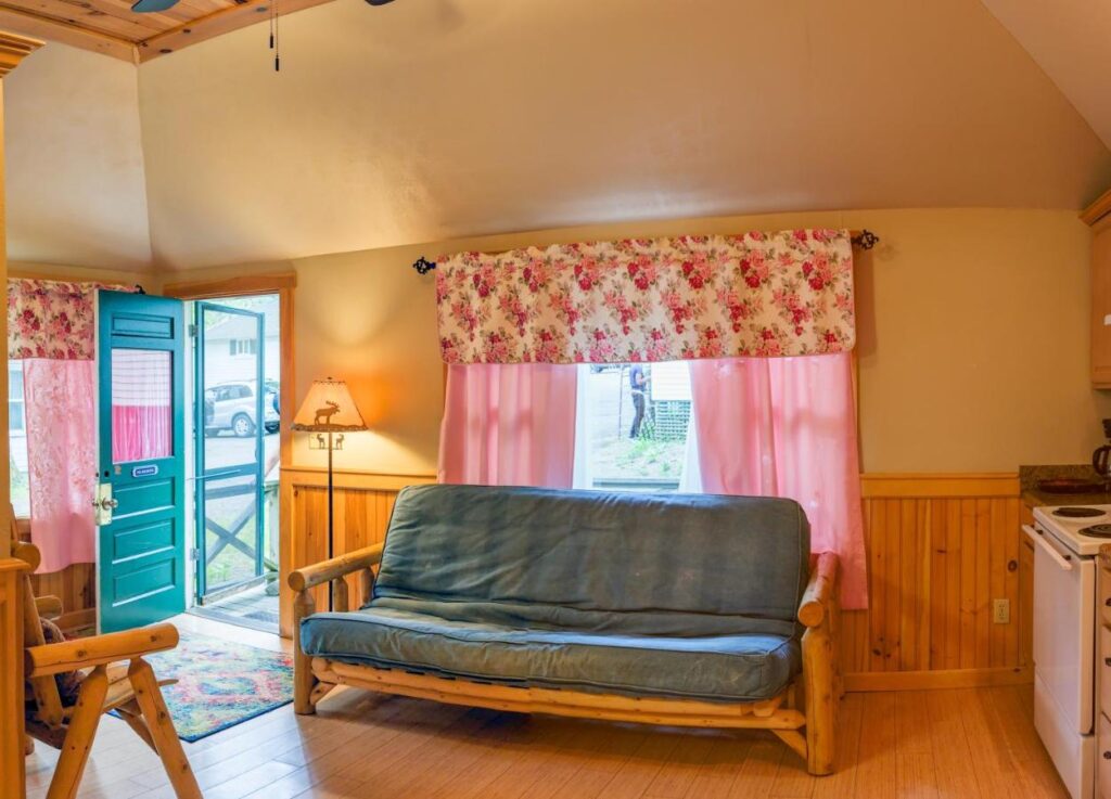 Hinckleys Dreamwood Cottages - Image 4