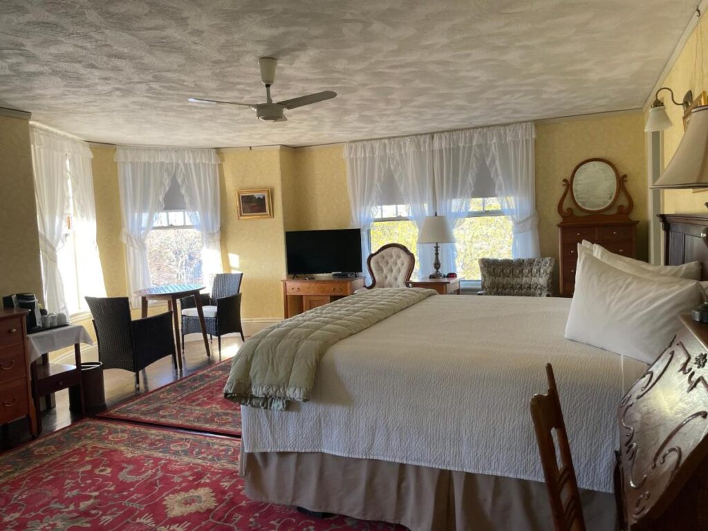 Moseley Cottage Inn and The Town Motel - Image 4