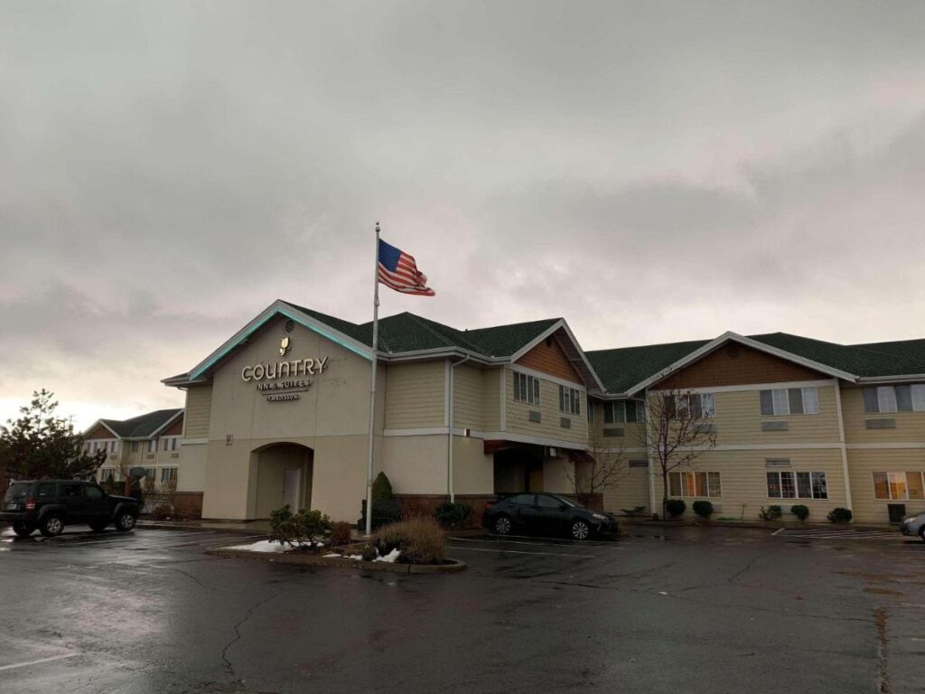 Country Inn & Suites by Radisson, Bend, OR - Image 1