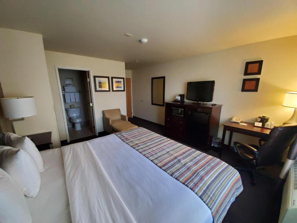 Country Inn & Suites by Radisson, Bend, OR - Image 2
