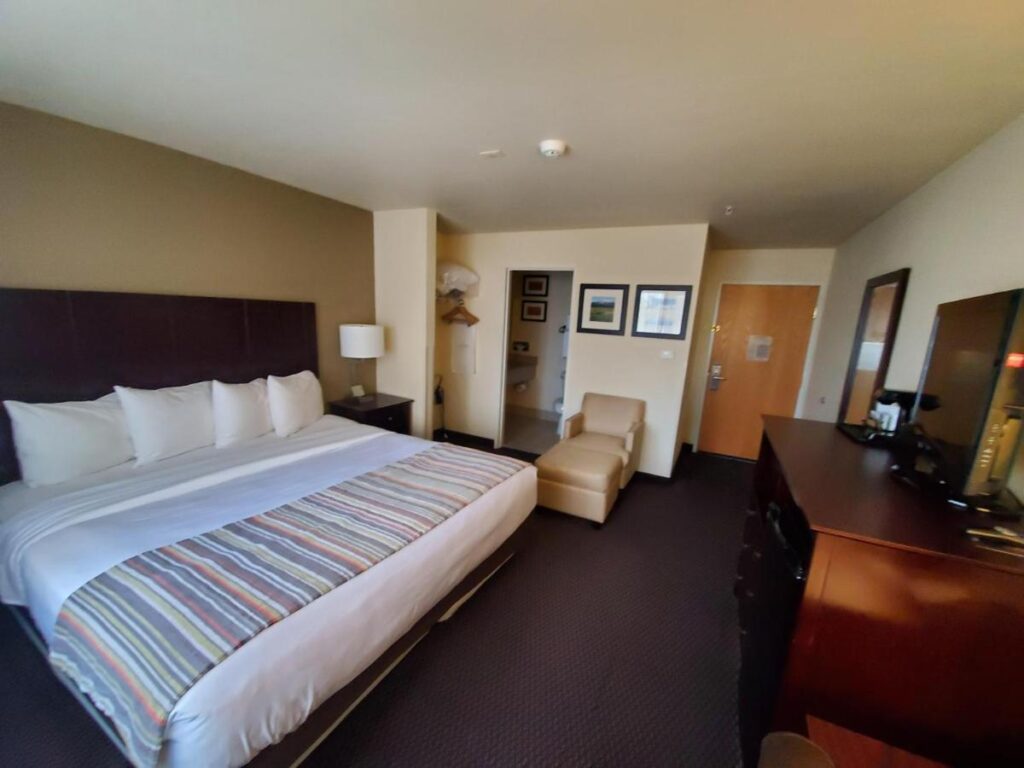 Country Inn & Suites by Radisson, Bend, OR - Image 3