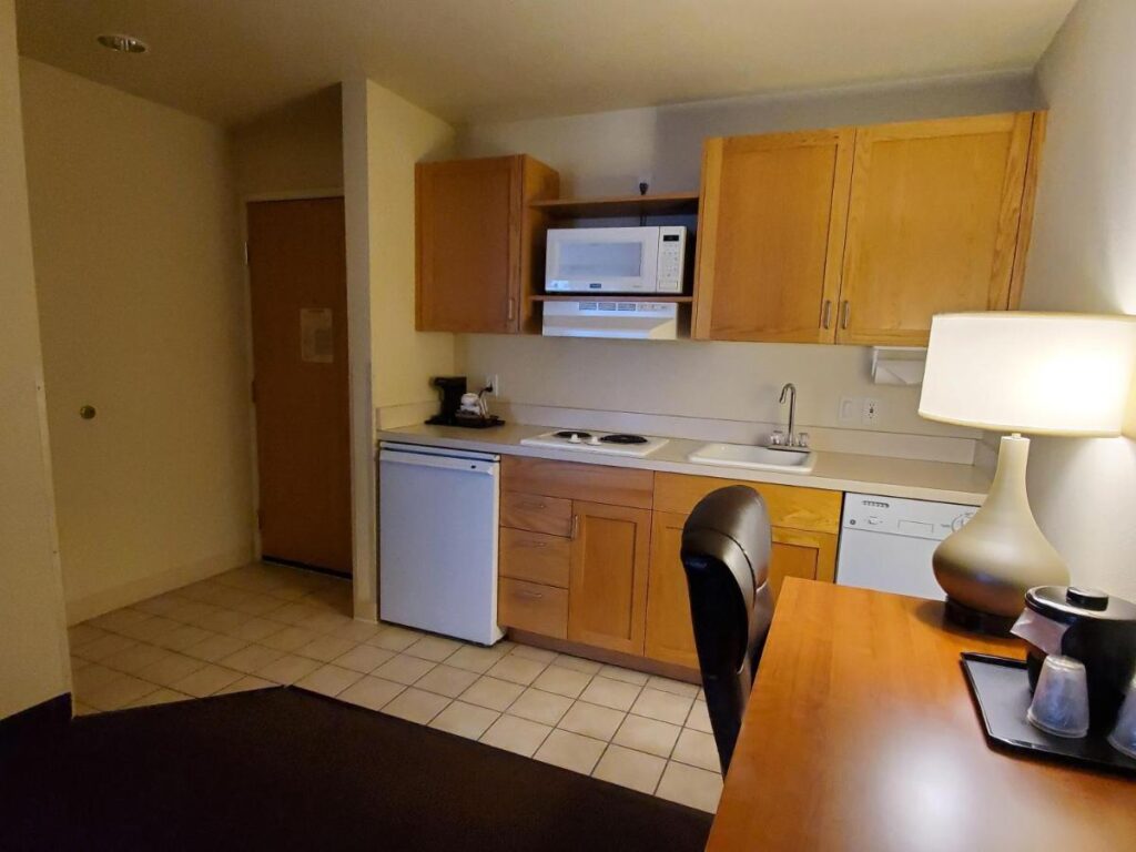 Country Inn & Suites by Radisson, Bend, OR - Image 6
