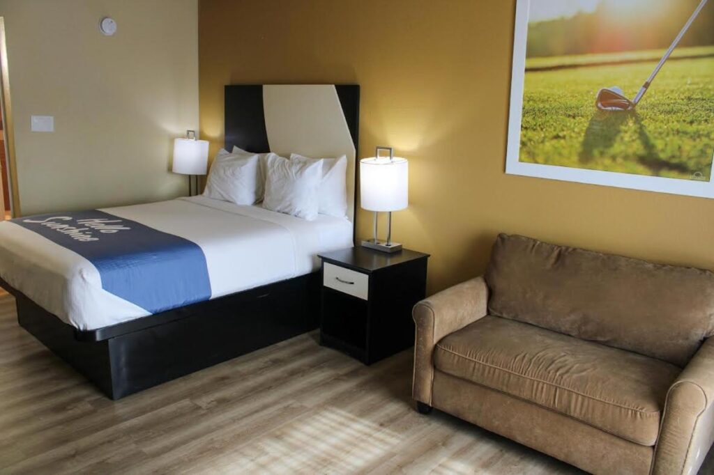 Days Inn by Wyndham Bend - Image 4