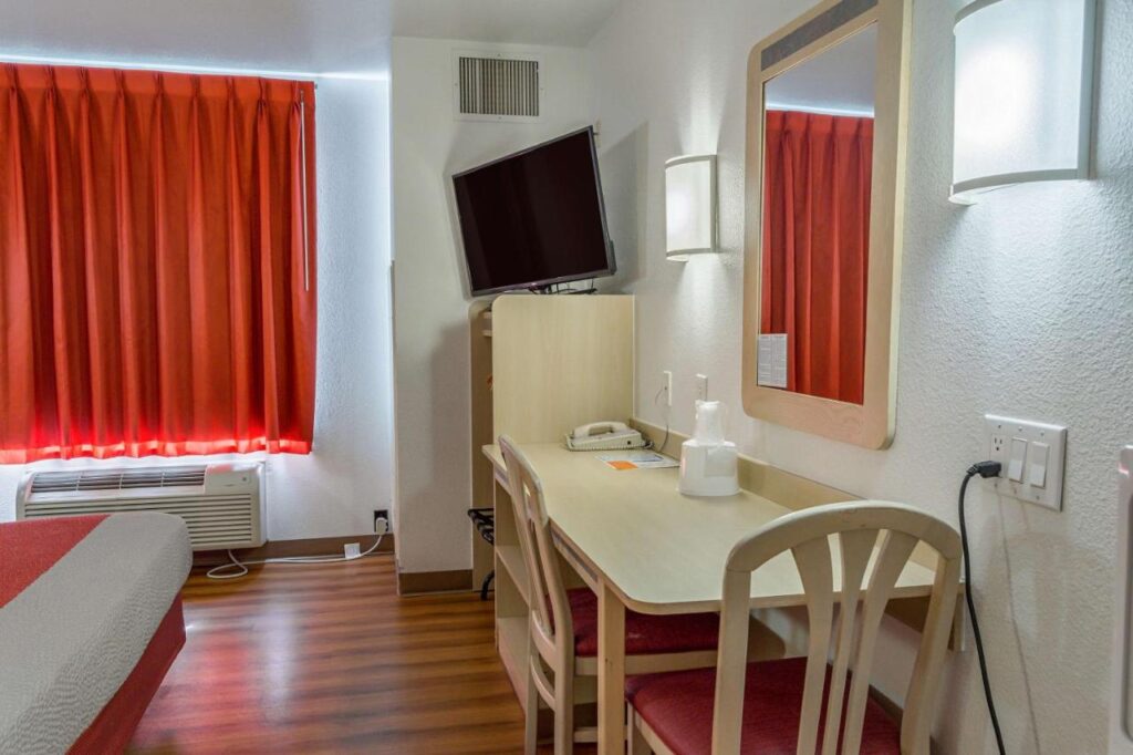 Motel 6-Redmond, OR - Image 2