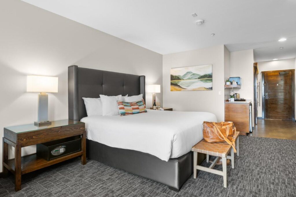 Oxford Hotel Bend - Image 2