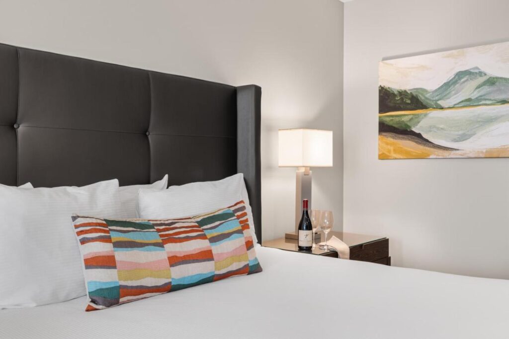 Oxford Hotel Bend - Image 3