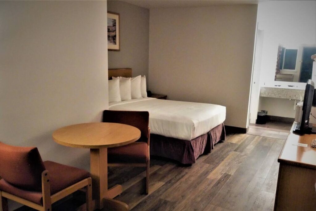 Sugarloaf Mountain Motel - Image 1