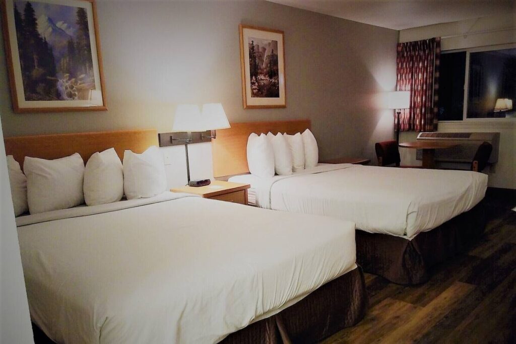 Sugarloaf Mountain Motel - Image 5