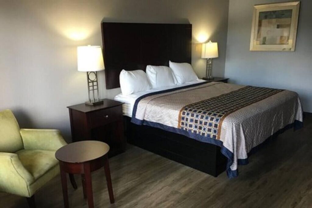 Havelock inn & suites - Image 1