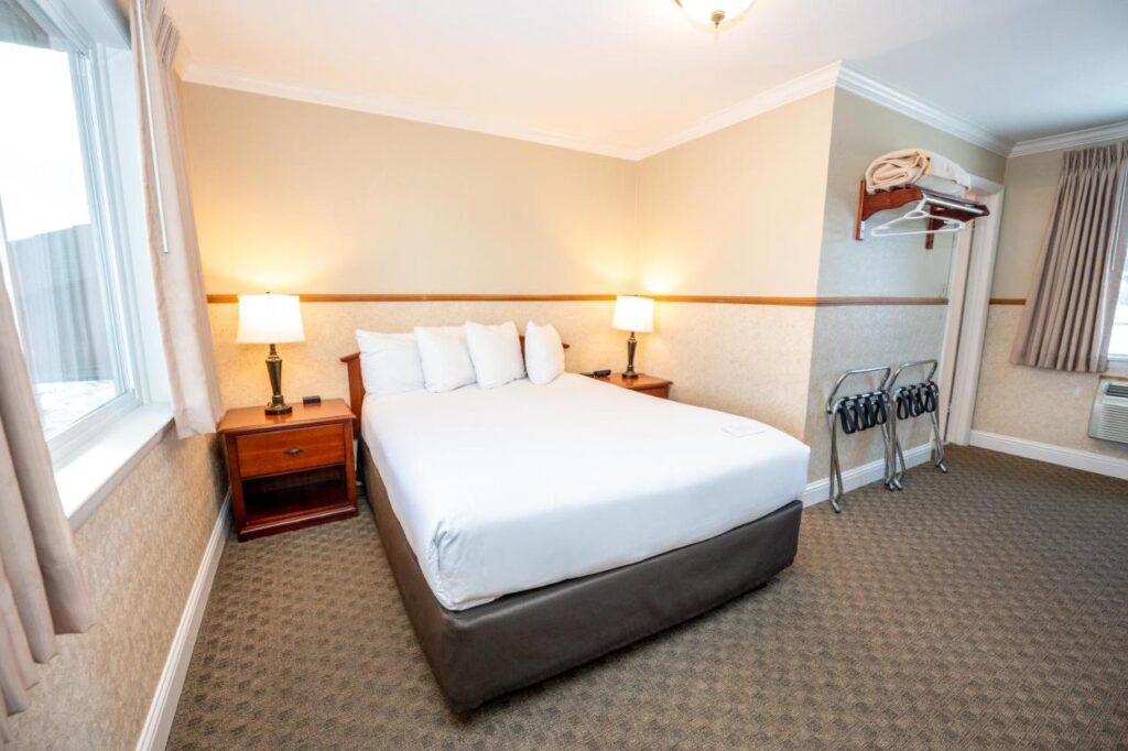 Blue Door Inn - Image 2