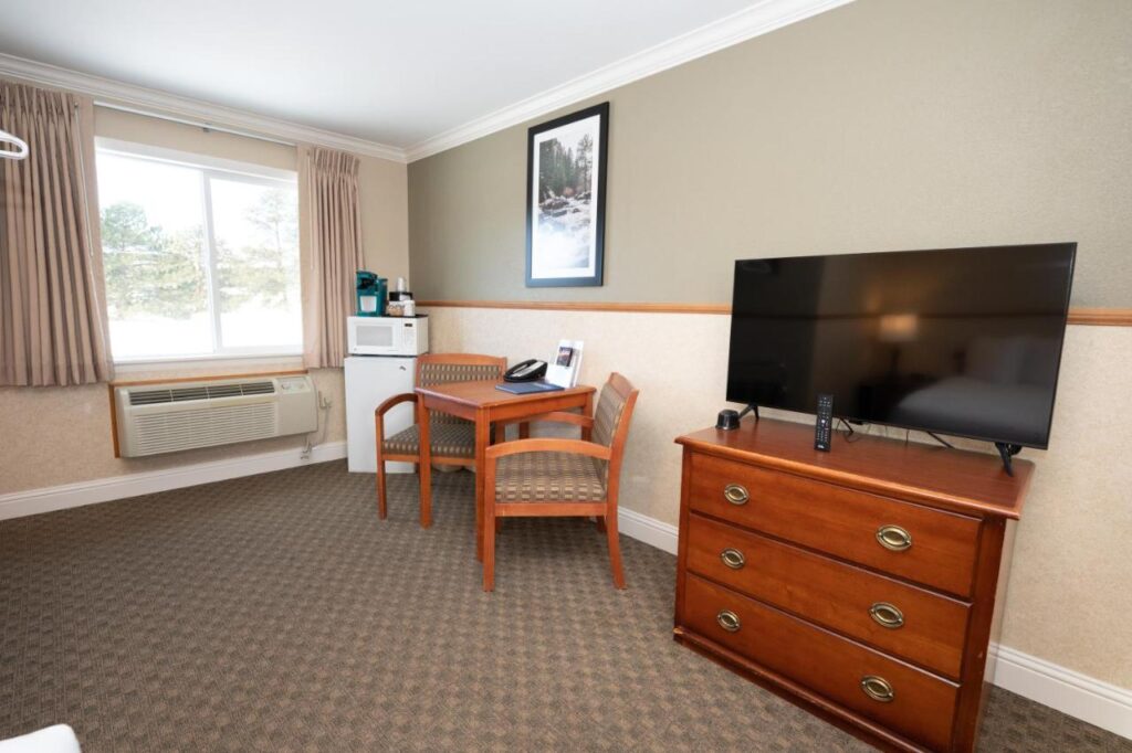 Blue Door Inn - Image 3