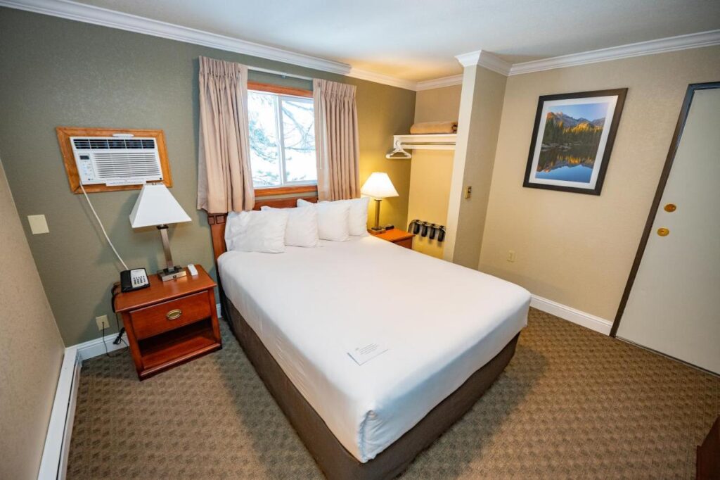 Blue Door Inn - Image 4