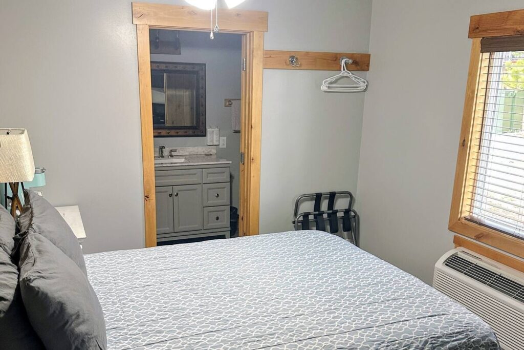 Columbine Inn - Image 2