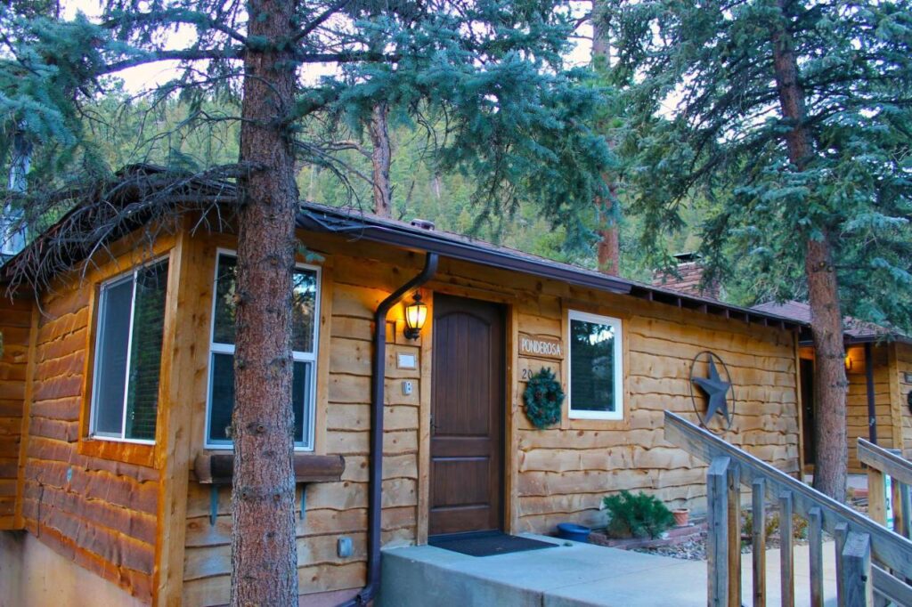 The Inn on Fall River & Fall River Cabins - Image 2