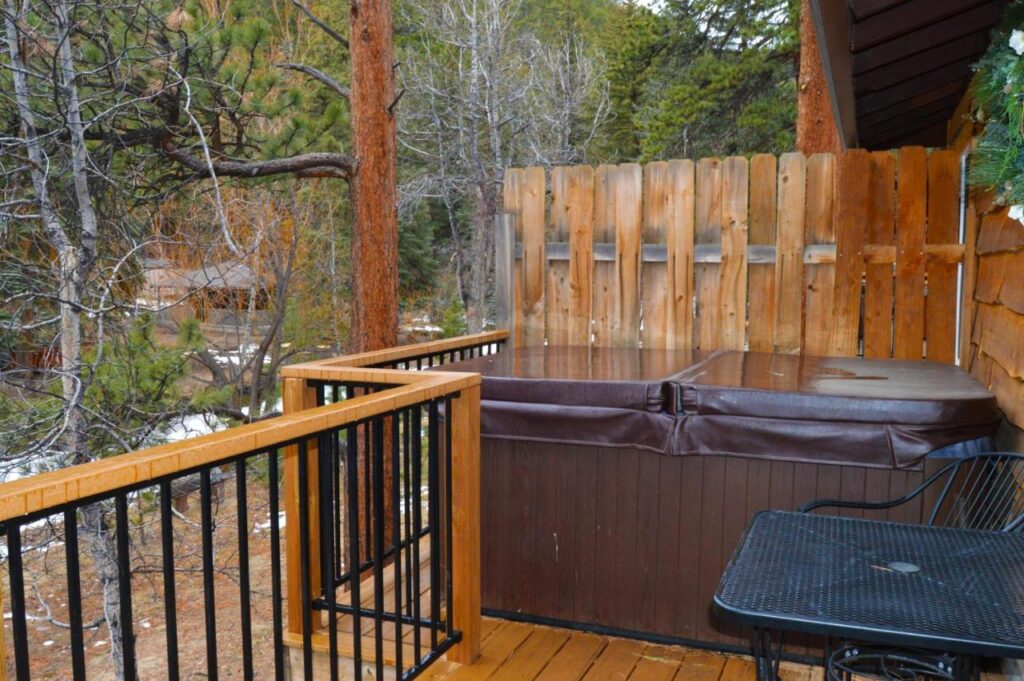 The Inn on Fall River & Fall River Cabins - Image 4