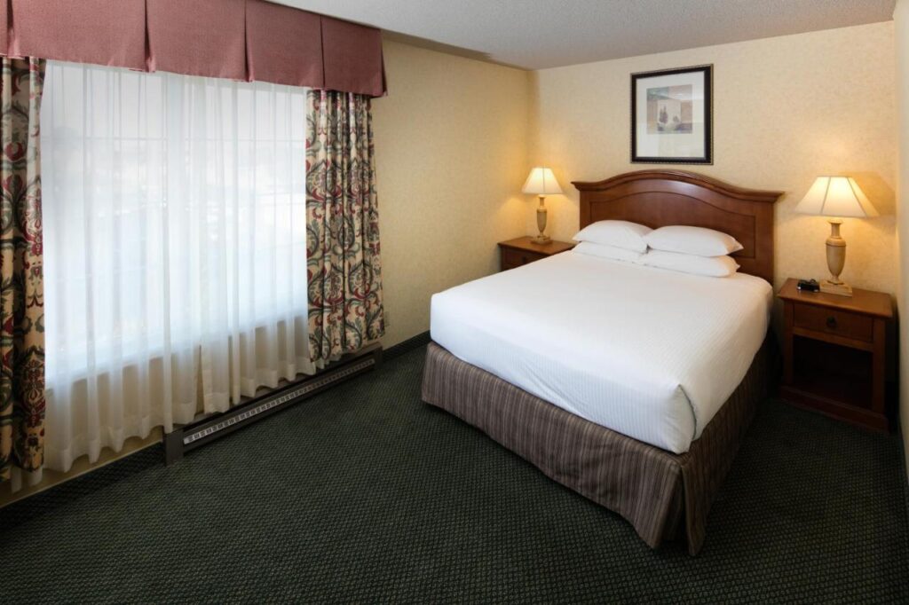 Red Lion Hotel Eureka - Image 5