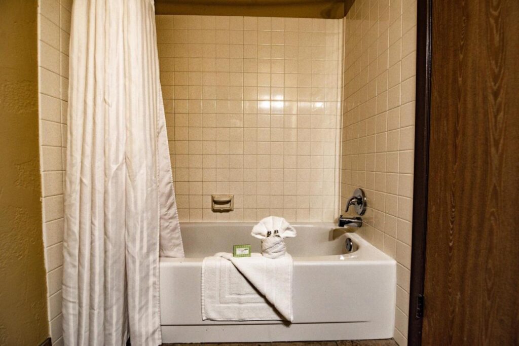 Elk Country Inn - Image 5