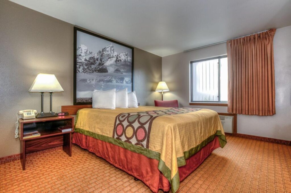 Super 8 by Wyndham Jackson Hole - Image 4