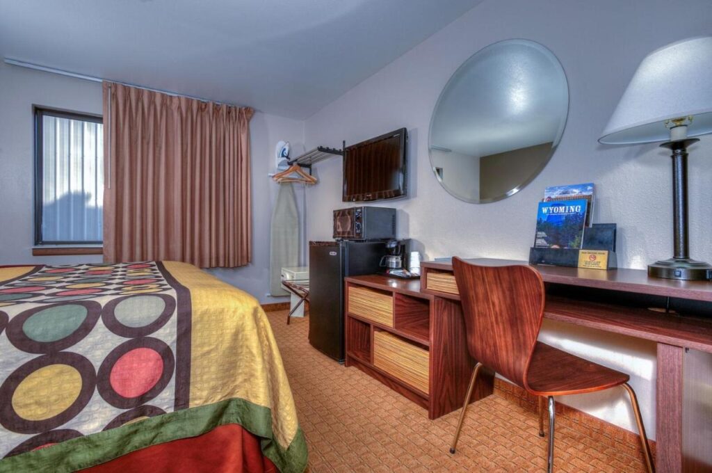 Super 8 by Wyndham Jackson Hole - Image 6