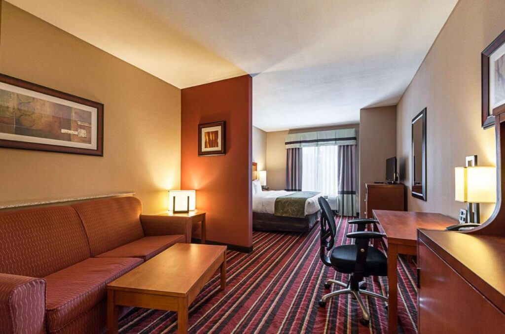 Comfort Suites Sulphur-Lake Charles - Image 2