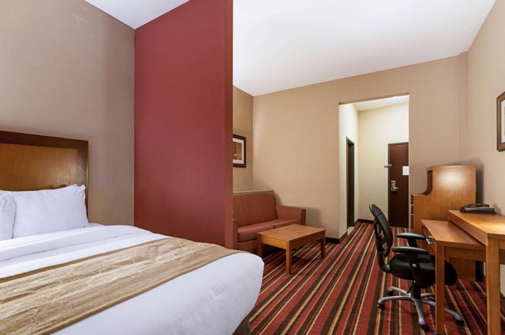 Comfort Suites Sulphur-Lake Charles - Image 4