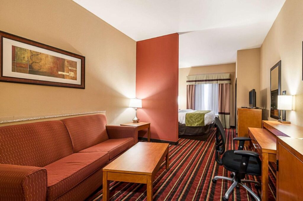 Comfort Suites Sulphur-Lake Charles - Image 6