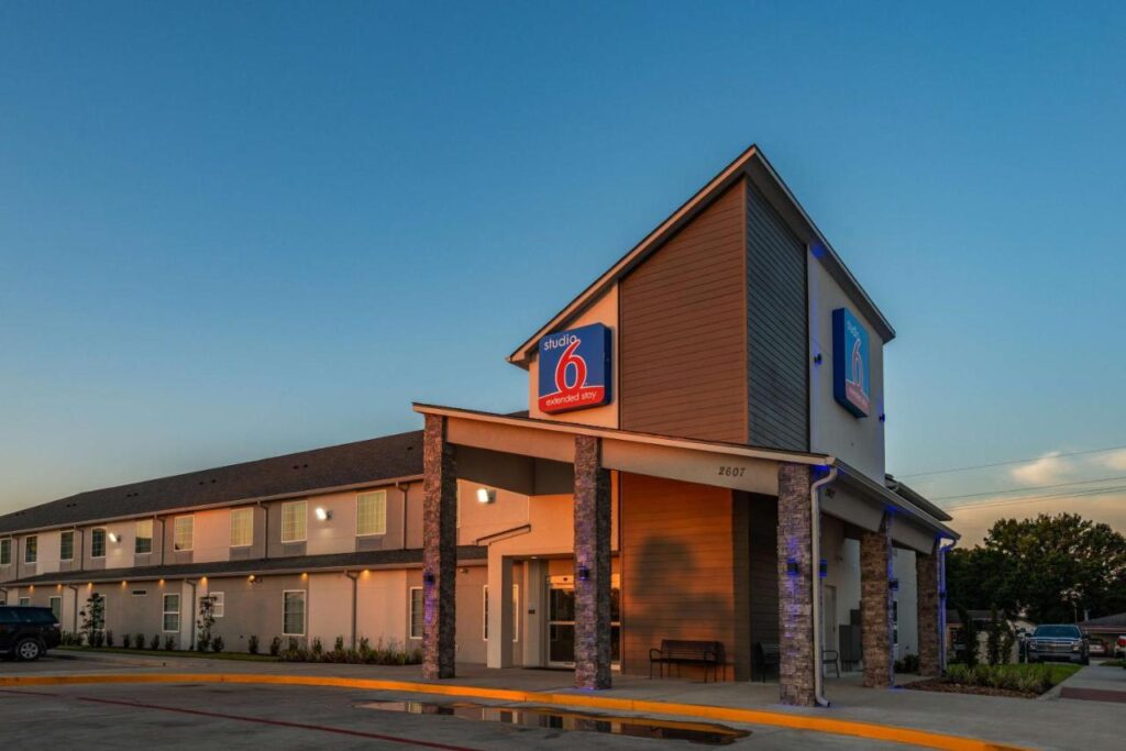 Studio 6 Lake Charles - Image 1