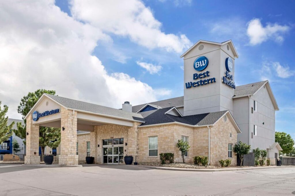 Best Western Lubbock West Inn & Suites - Image 1