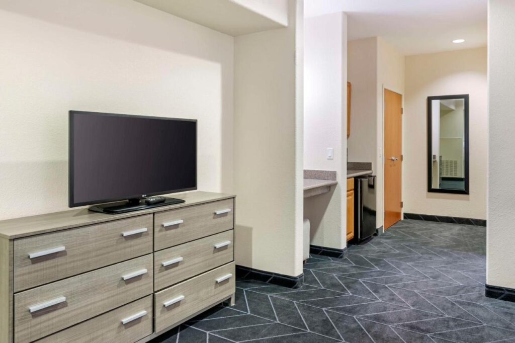 Best Western Lubbock West Inn & Suites - Image 5