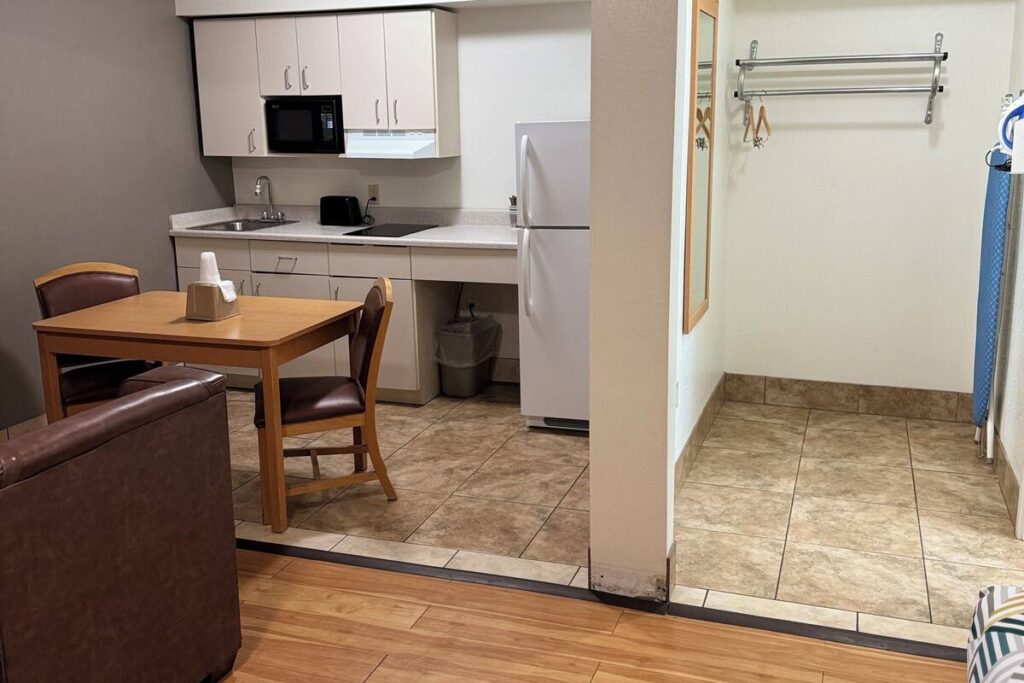 Blue Bonnet Suites -Lubbock, TX - Medical Center - Image 3