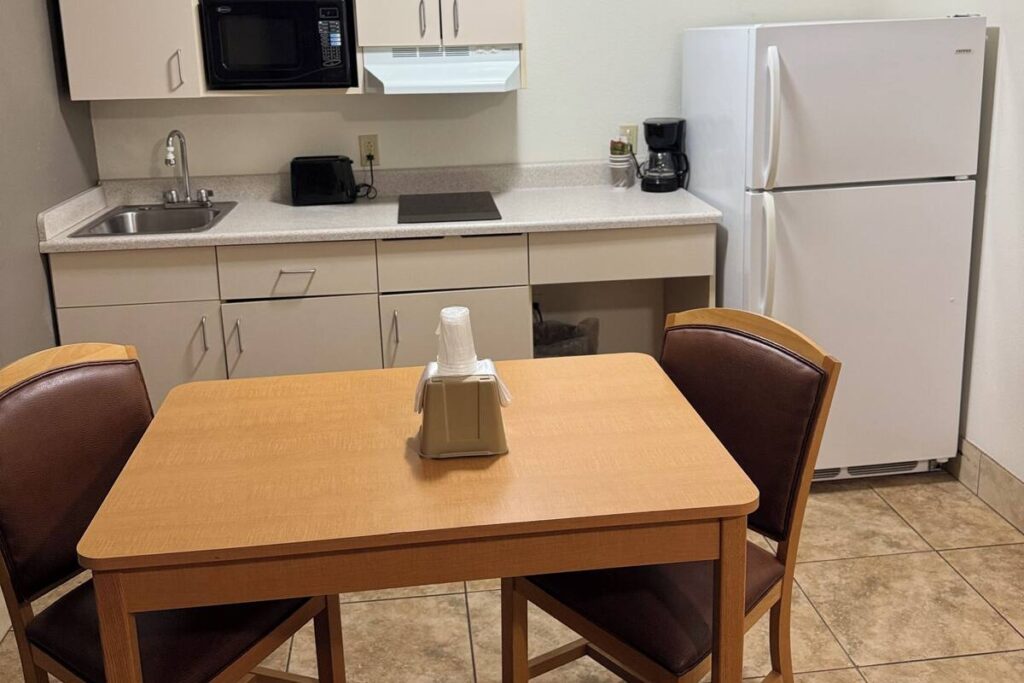 Blue Bonnet Suites -Lubbock, TX - Medical Center - Image 4