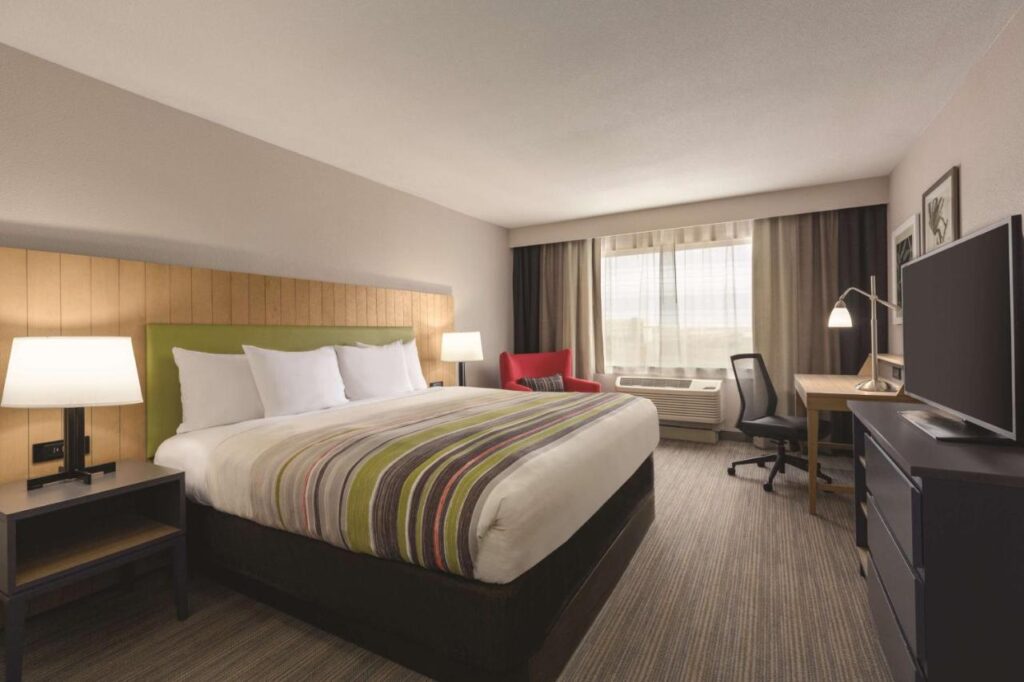 Country Inn & Suites by Radisson, Lubbock Southwest, TX - Image 2