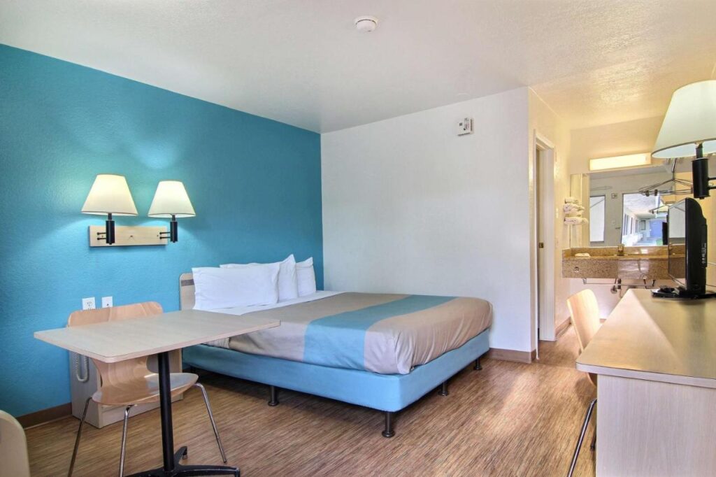 Motel 6-Lubbock, TX - Image 4