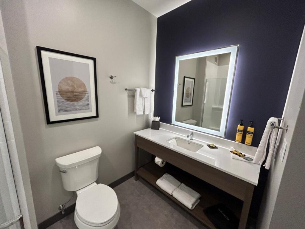 Best Western Plus Marquette Hotel & Suites - Image 3