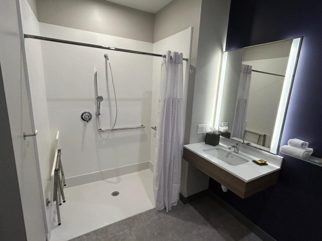 Best Western Plus Marquette Hotel & Suites - Image 5