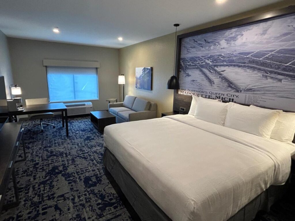 Best Western Plus Marquette Hotel & Suites - Image 6