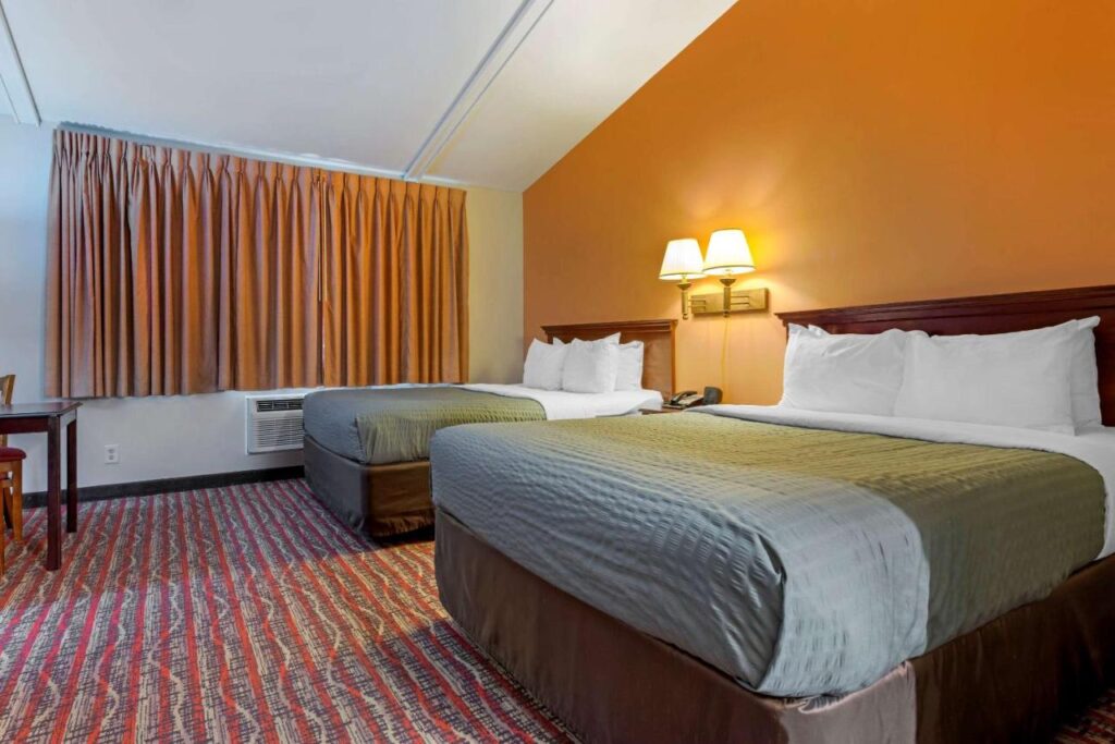 Econo Lodge Lakeview - Image 2