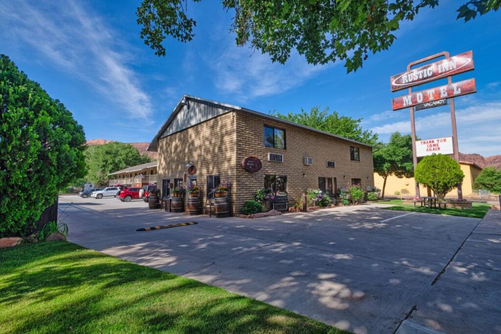 Rustic Inn - Image 1