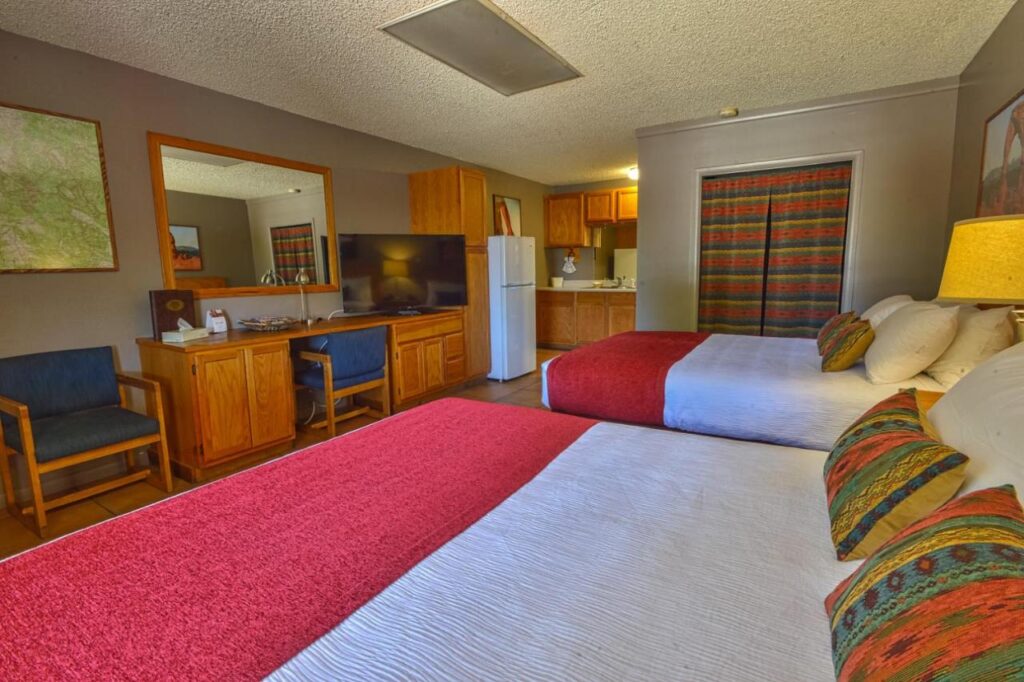 Rustic Inn - Image 4